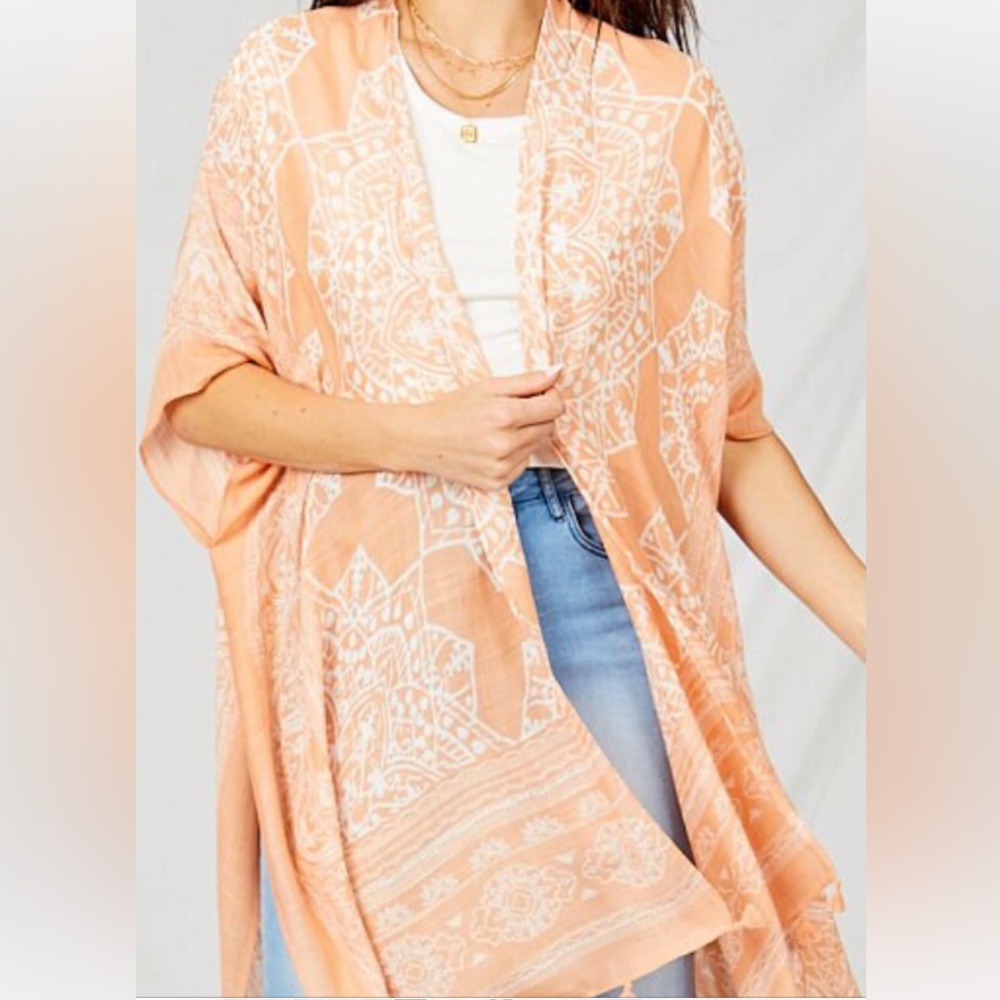 Alter’d State Kimono Coverup in Peach and White Paisley Design. New!